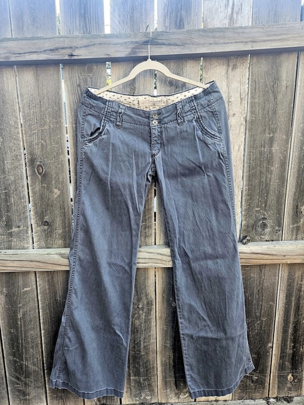 Hollister Vintage Y2K Low Rise Bootleg Gray Khaki Pants Size 7 Flare Preppy